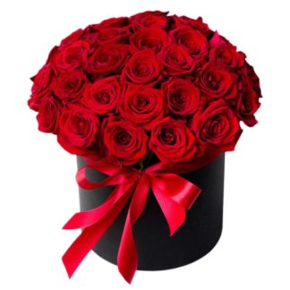 25 red roses in hatbox
