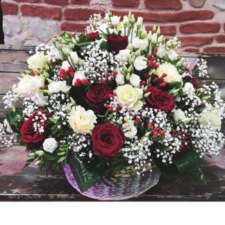 Basket with roses and lisianthus